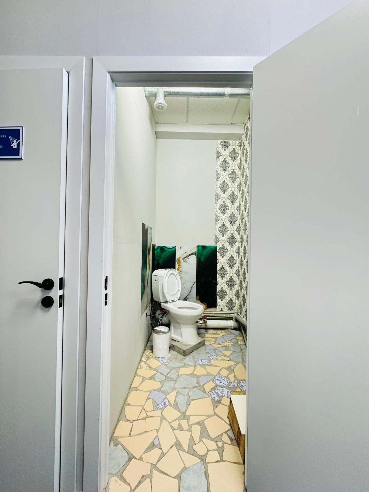Center Capsule Hotel Ałma Ata Zewnętrze zdjęcie
