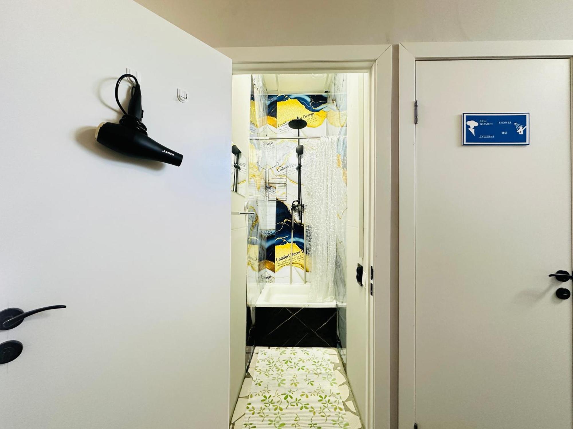 Center Capsule Hotel Ałma Ata Zewnętrze zdjęcie